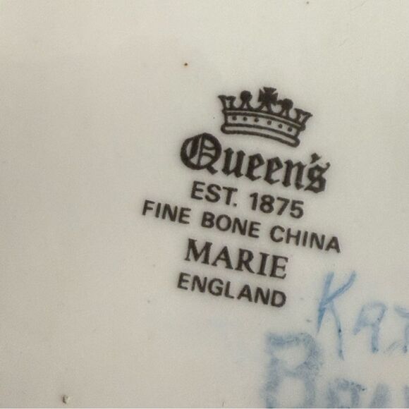 Scalloped Dish with Floral Design and Gold Edging - Picture 5 of 7